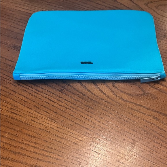 Triangl Santa Rosa blue neoprene zip pouch - Picture 5 of 9